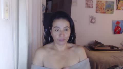 yasmin_love85 online show from November 7, 2025, 3:01 pm