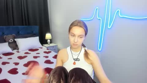 Yasmina online show from September 15, 2025, 1:11 pm