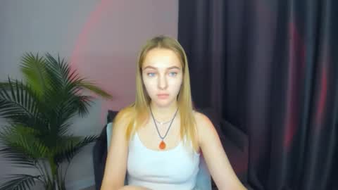 Yasmina online show from November 11, 2025, 1:33 pm