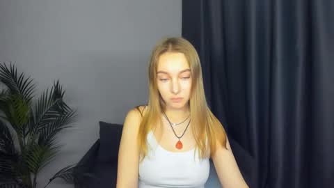 Yasmina online show from November 30, 2025, 8:24 pm