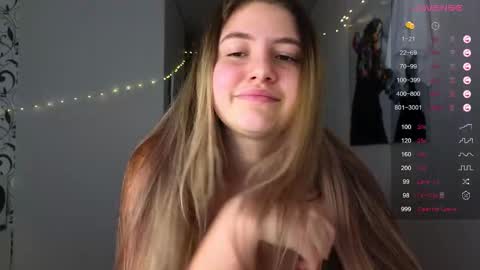 Yasyaa  online show from December 13, 2024, 9:41 pm