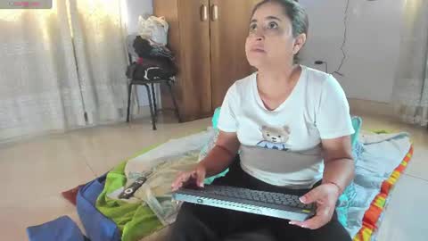 yaya____ online show from July 23, 2026, 4:38 pm