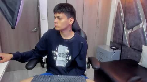 Snapshot of yef_thinn chatting on November 22, 2025, 4:11 am yef_thinn online show from November 22, 2025, 4:11 am