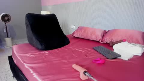 yeika_foxy online show from September 19, 2025, 11:11 am