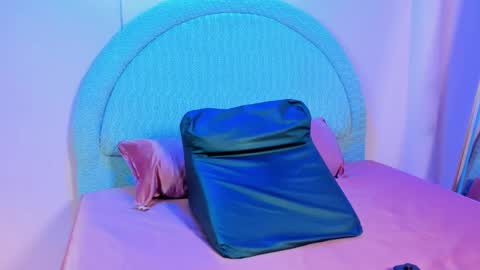 yeika_foxy online show from April 19, 2026, 11:42 am