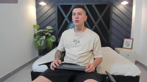 YEIKO ROMERO online show from February 16, 2025, 1:27 pm