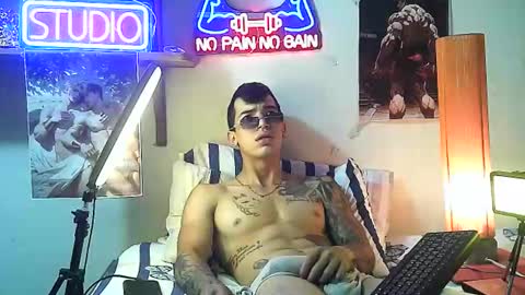 yeisoncastellanos1999 online show from October 18, 2025, 9:48 pm