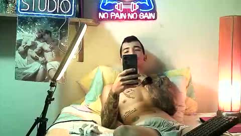 Snapshot of yeisoncastellanos1999 chatting on December 18, 2025, 8:42 am yeisoncastellanos1999 online show from December 18, 2025, 8:42 am