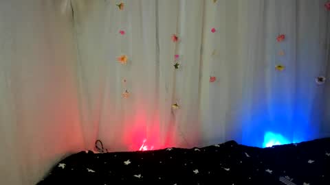 YELINA online show from November 7, 2025, 10:32 pm