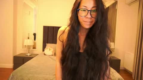 yennstar online show from April 20, 2026, 7:15 pm