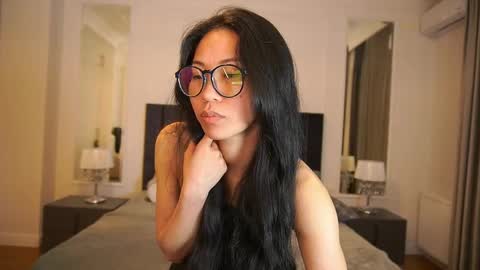 yennstar online show from April 21, 2026, 1:42 am