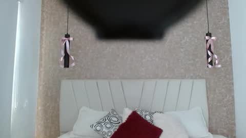 Yera  online show from December 5, 2025, 11:52 am