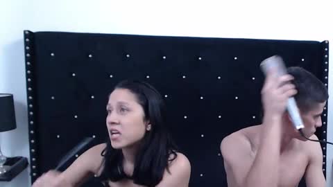 yeraldinandjos online show from November 19, 2025, 2:44 am