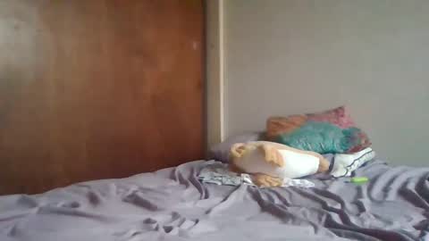 yeshuaaa999 online show from March 4, 2025, 2:10 pm