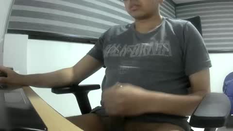 Snapshot of yesidxxx123_ chatting on June 7, 2026, 4:49 am yesidxxx123_ online show from June 7, 2026, 4:49 am