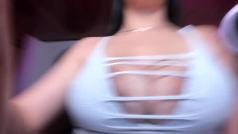 yesie_hot2 online show from January 4, 2025, 1:31 am