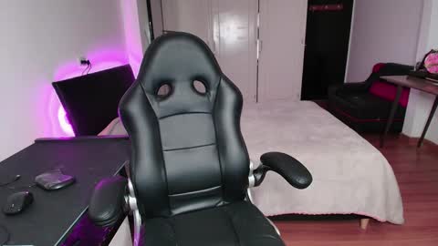 yesie_hot2 online show from September 26, 2025, 12:47 am