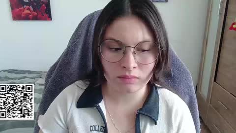 yessica_gomez01 online show from April 19, 2026, 9:17 pm