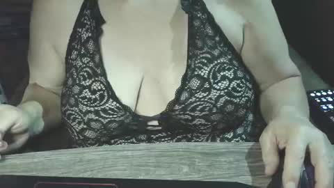 yessirprincesspet online show from May 17, 2026, 2:42 am