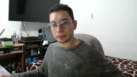 yinmao08 online show from February 18, 2026, 1:23 am