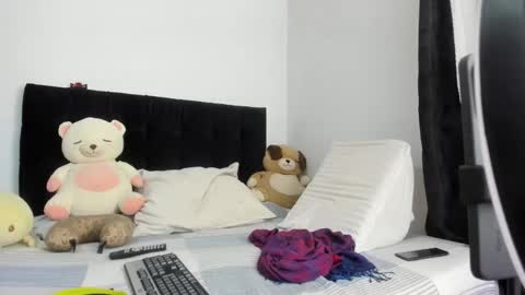 yinyyanghot online show from October 9, 2025, 12:30 am