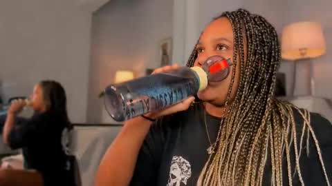 roxie reyes  online show from September 14, 2025, 3:16 am