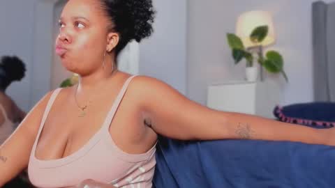 roxie reyes  online show from October 1, 2025, 2:50 am