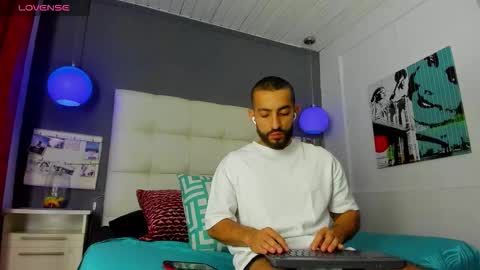 Yiyo online show from September 8, 2025, 9:03 pm