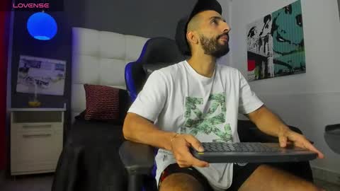 Yiyo online show from October 12, 2025, 10:53 pm