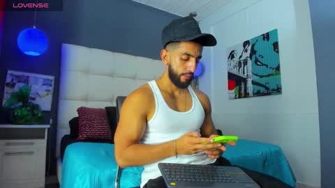 Yiyo online show from December 17, 2025, 4:29 am