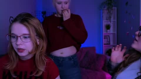 Ylia online show from April 17, 2026, 12:41 pm