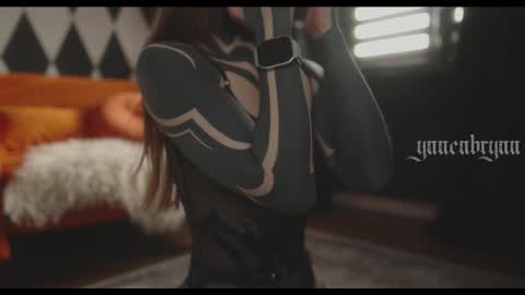 ynnenbrynn online show from February 9, 2026, 6:06 am