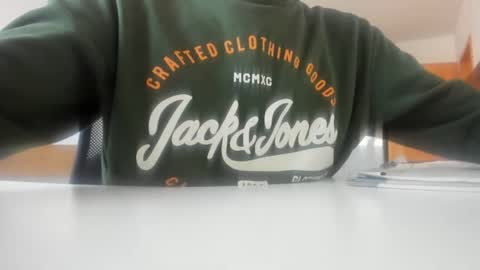 yoda130305 online show from September 18, 2025, 3:47 pm