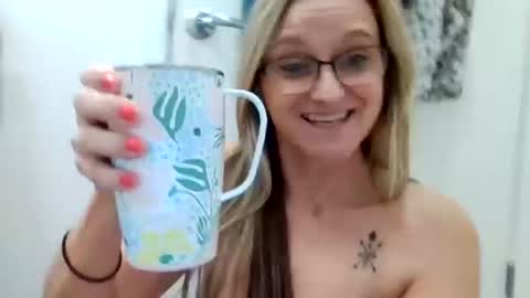 Snapshot of yogabuttttttt chatting on July 10, 2026, 6:39 am yogabuttttttt online show from July 10, 2026, 6:39 am