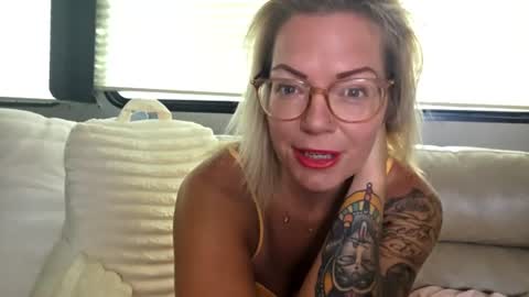 Snapshot of yogimilflover chatting on June 19, 2026, 12:53 pm Yogiblondebangme online show from June 19, 2026, 12:53 pm