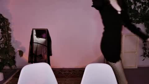 yoka_paradoxxx online show from October 31, 2025, 5:30 am