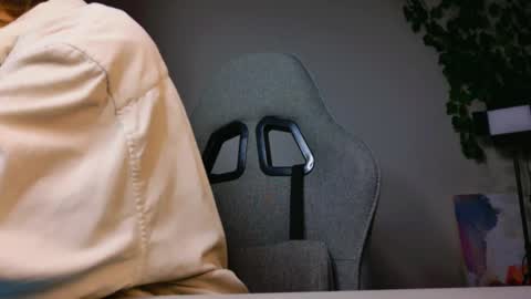 yoka_paradoxxx online show from November 9, 2025, 5:06 am