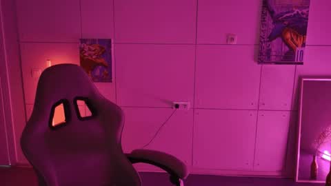 yoka_paradoxxx online show from December 18, 2025, 5:24 am