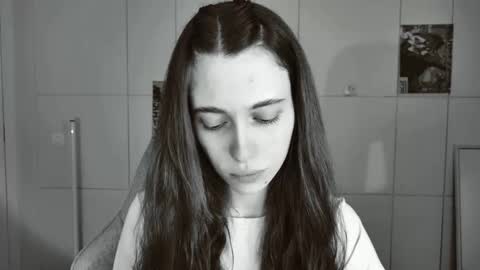 yoka_paradoxxx online show from January 15, 2026, 1:37 pm