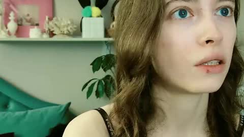 Snapshot of yoka_paradoxxx chatting on May 18, 2026, 9:15 am yoka_paradoxxx online show from May 18, 2026, 9:15 am
