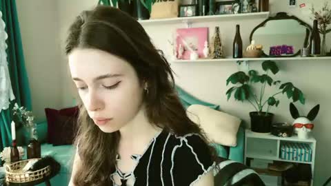 Snapshot of yoka_paradoxxx chatting on May 25, 2026, 6:19 am yoka_paradoxxx online show from May 25, 2026, 6:19 am