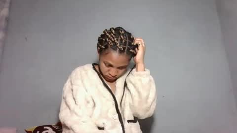 yolandrina05 online show from September 24, 2025, 5:16 pm