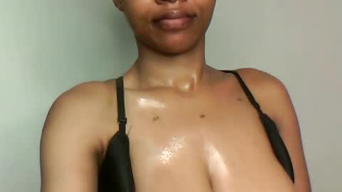 Snapshot of yoncexx25 chatting on August 8, 2026, 8:49 am amazingkellyxx online show from August 8, 2026, 8:49 am