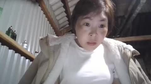 yongmi_ online show from November 22, 2025, 1:54 pm