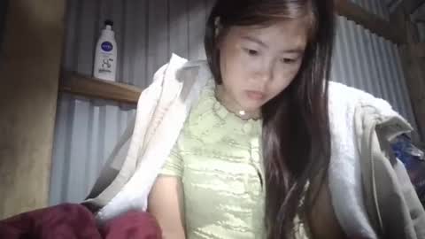 yongmi_ online show from November 24, 2025, 6:18 pm