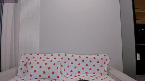 yoon_shin online show from November 15, 2025, 4:43 am