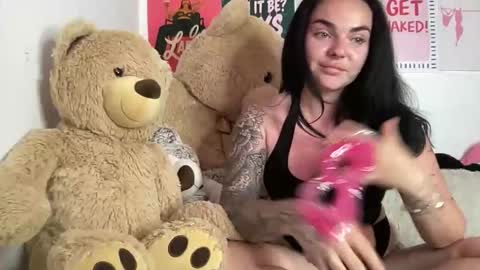 Snapshot of yorkshiregirlyy chatting on May 24, 2026, 1:49 pm Yorkshire Girly online show from May 24, 2026, 1:49 pm