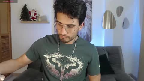 Snapshot of yoshy_man chatting on December 31, 2024, 3:01 am yoshy_man online show from December 31, 2024, 3:01 am