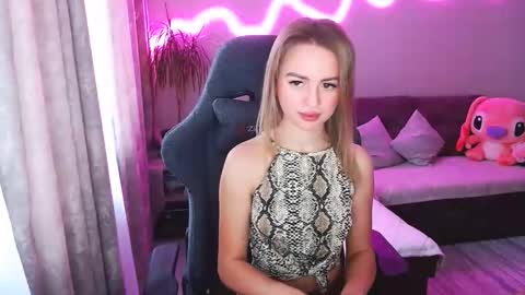 Bella online show from December 1, 2025, 7:46 am