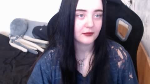 your_8a8y online show from March 6, 2025, 6:19 am